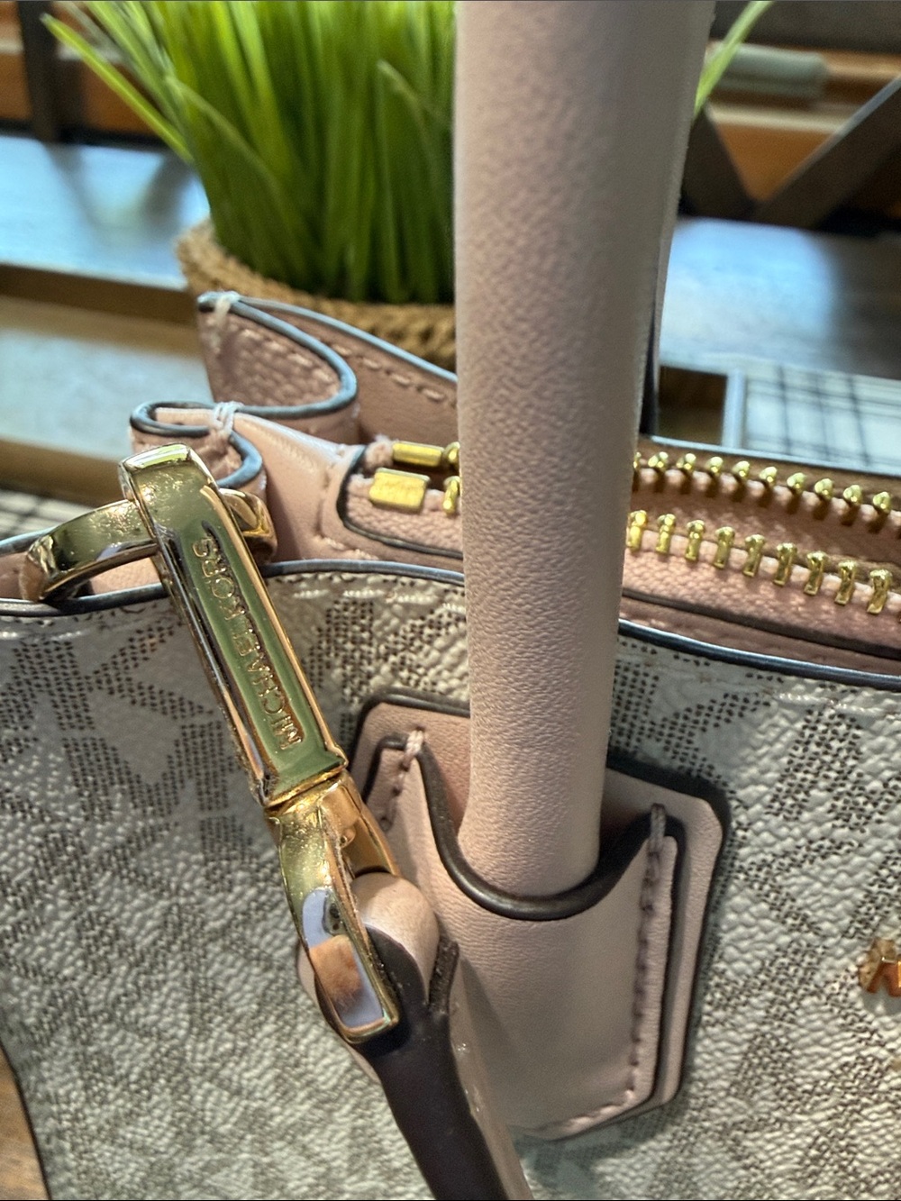 Michael Kors bag - Picture 9 of 10